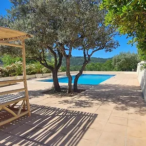 https://gites-colline-de-sollies.fr-provencehotel.com